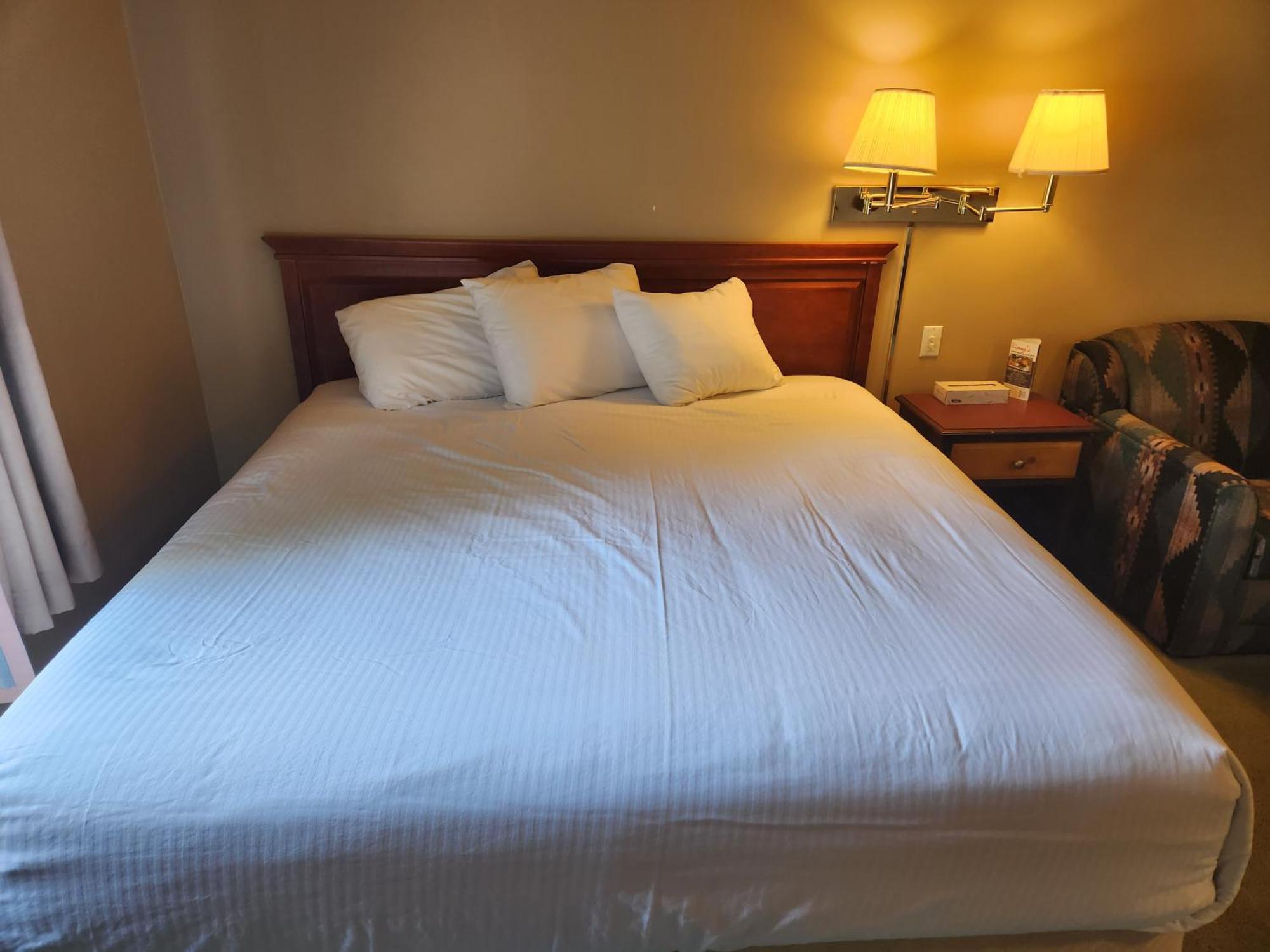 Waterton Lakes Lodge Resort Екстер'єр фото