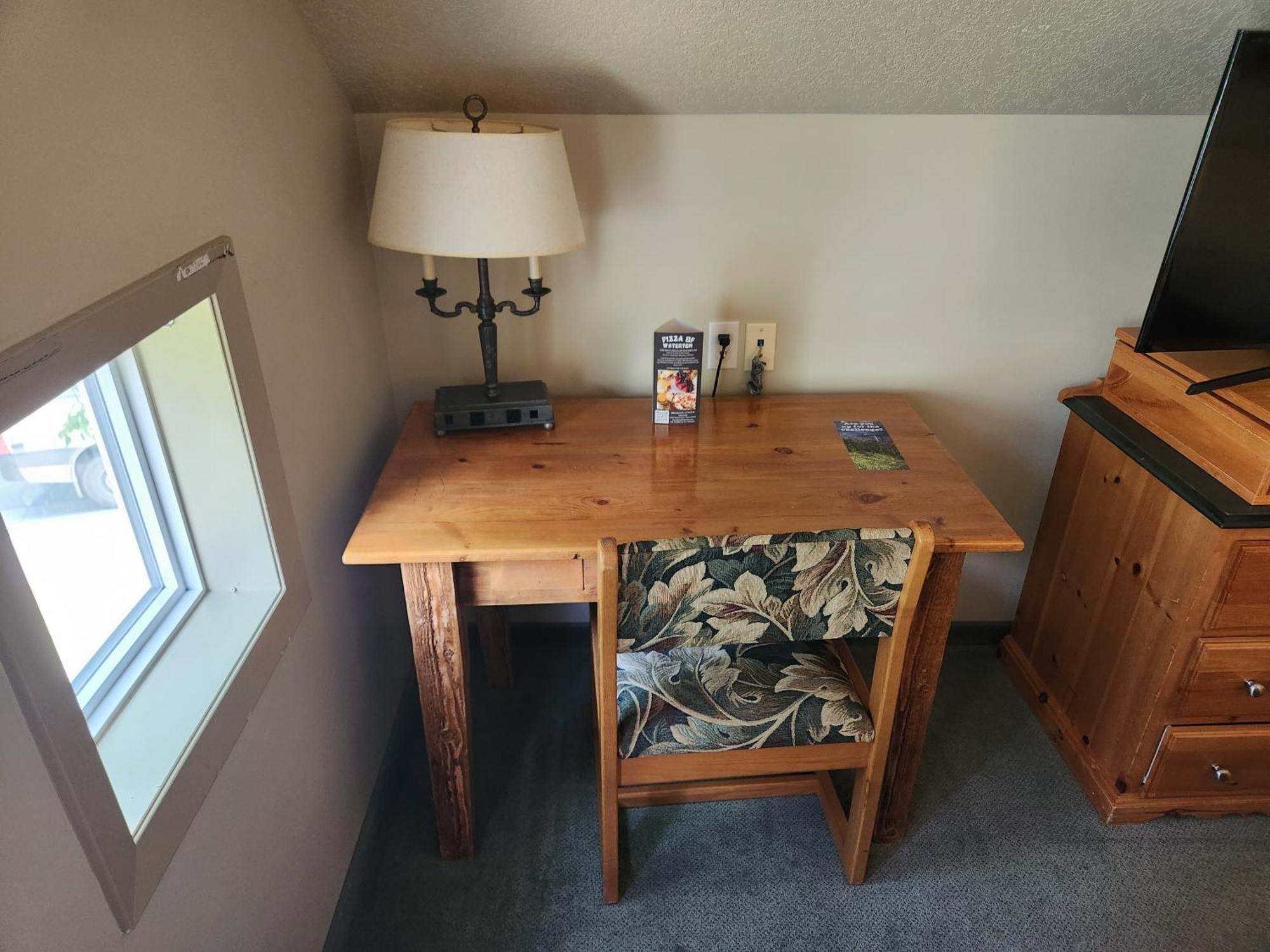 Waterton Lakes Lodge Resort Екстер'єр фото