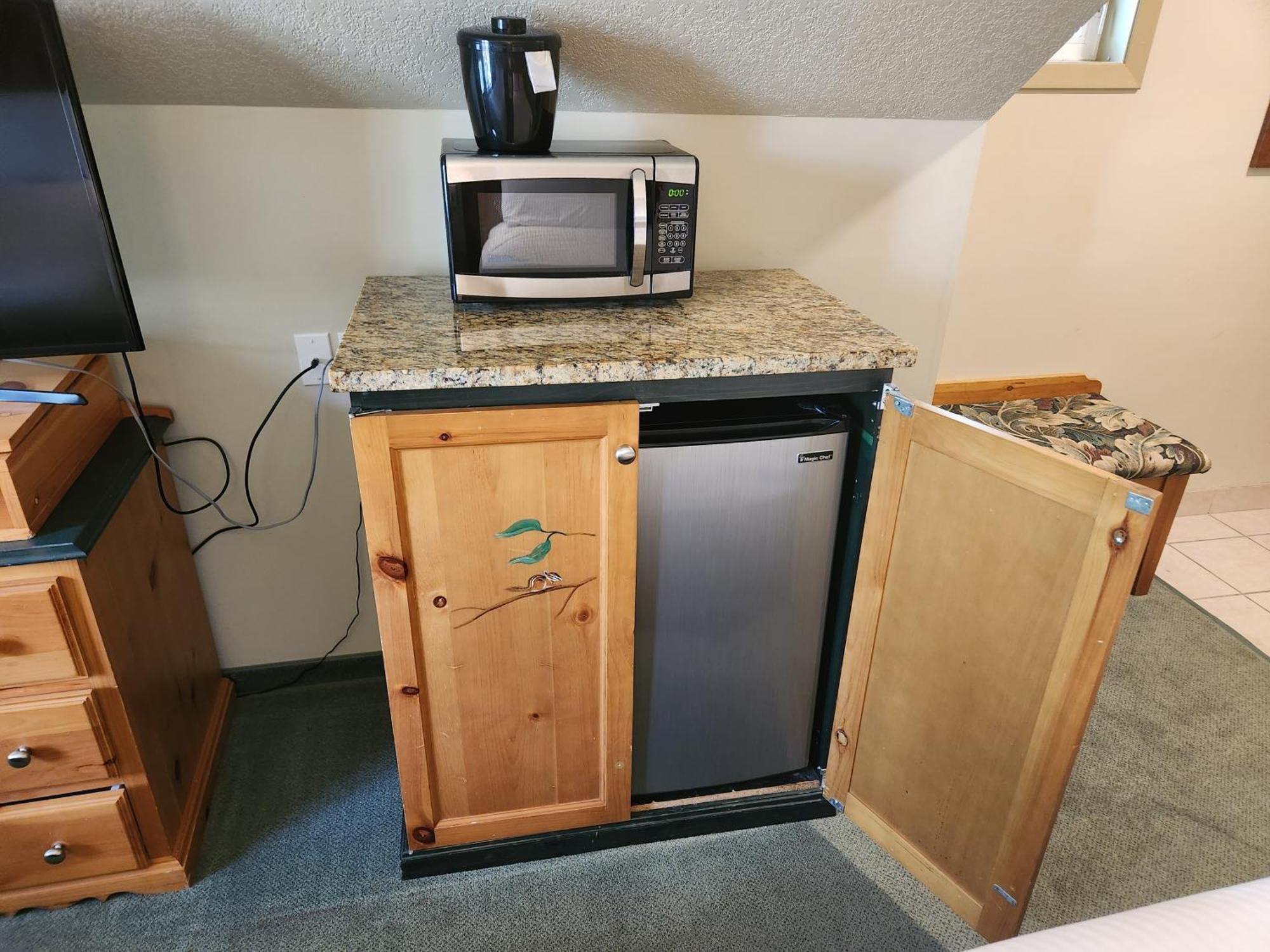 Waterton Lakes Lodge Resort Екстер'єр фото