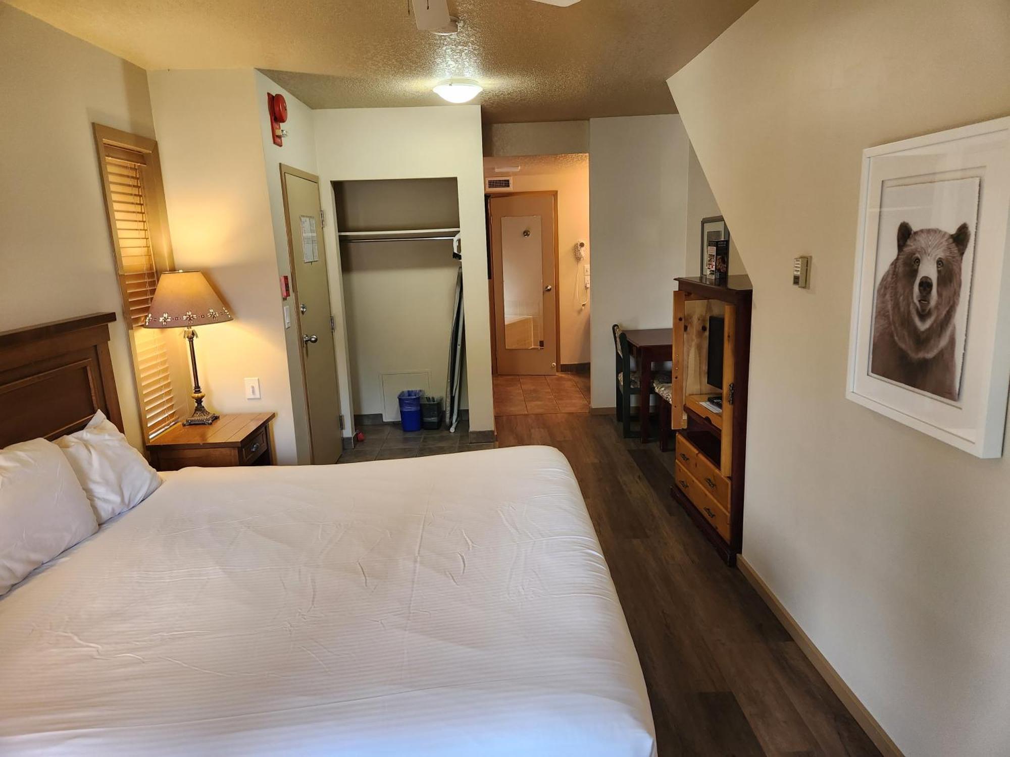 Waterton Lakes Lodge Resort Екстер'єр фото