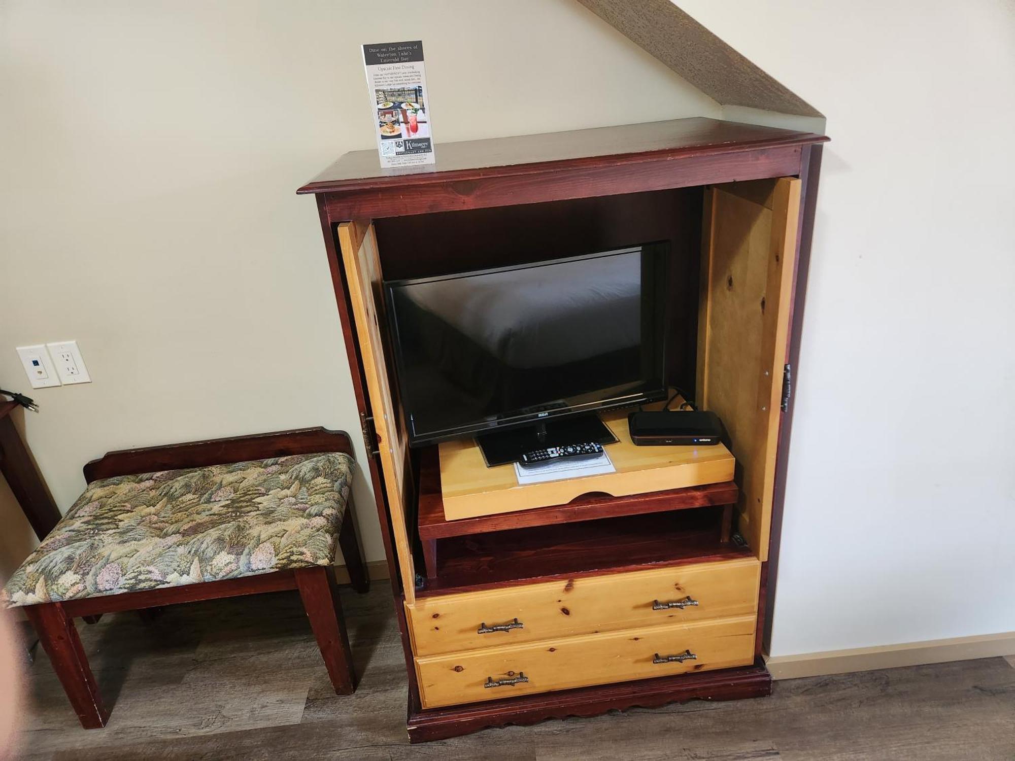Waterton Lakes Lodge Resort Екстер'єр фото