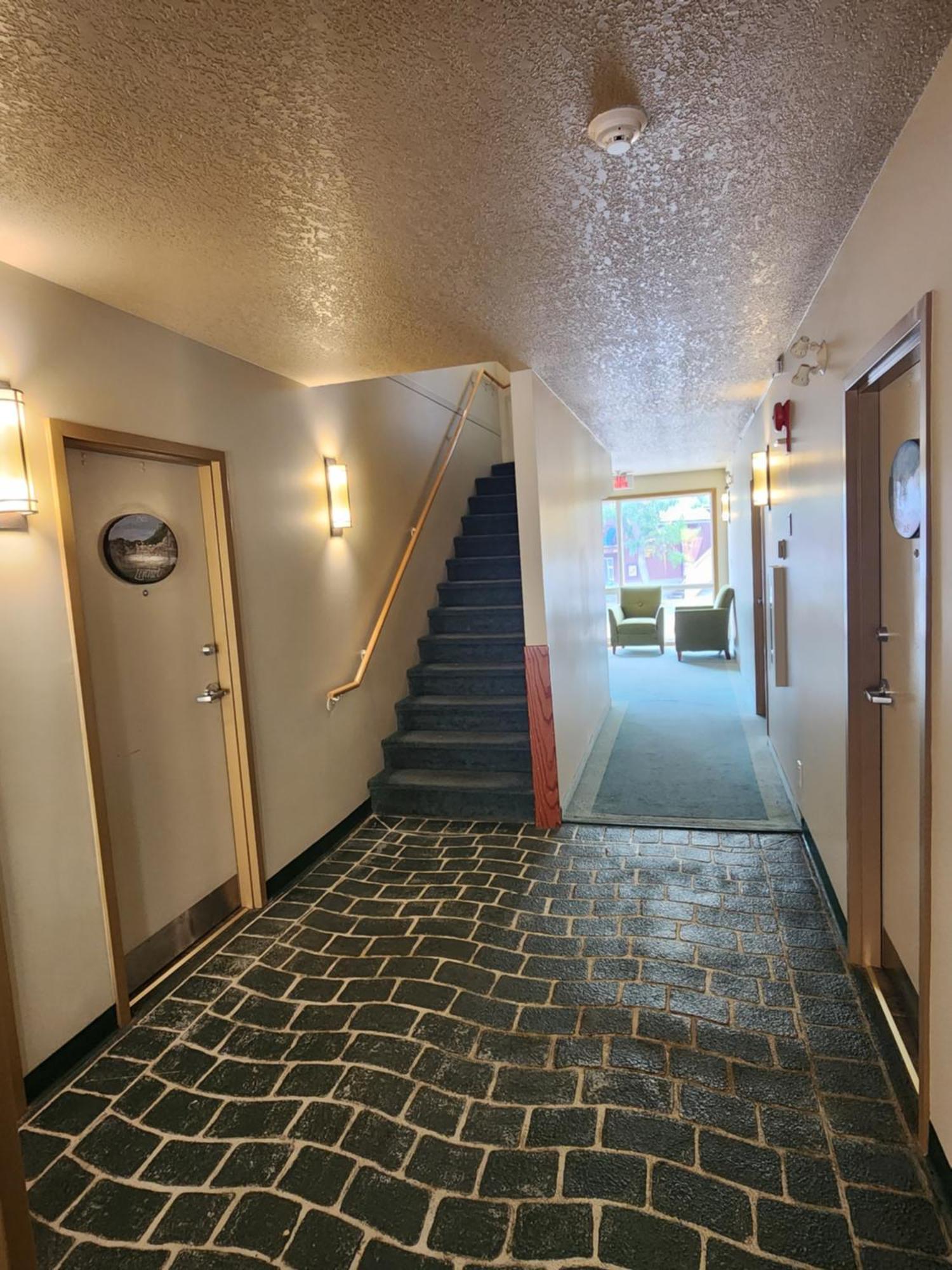 Waterton Lakes Lodge Resort Екстер'єр фото