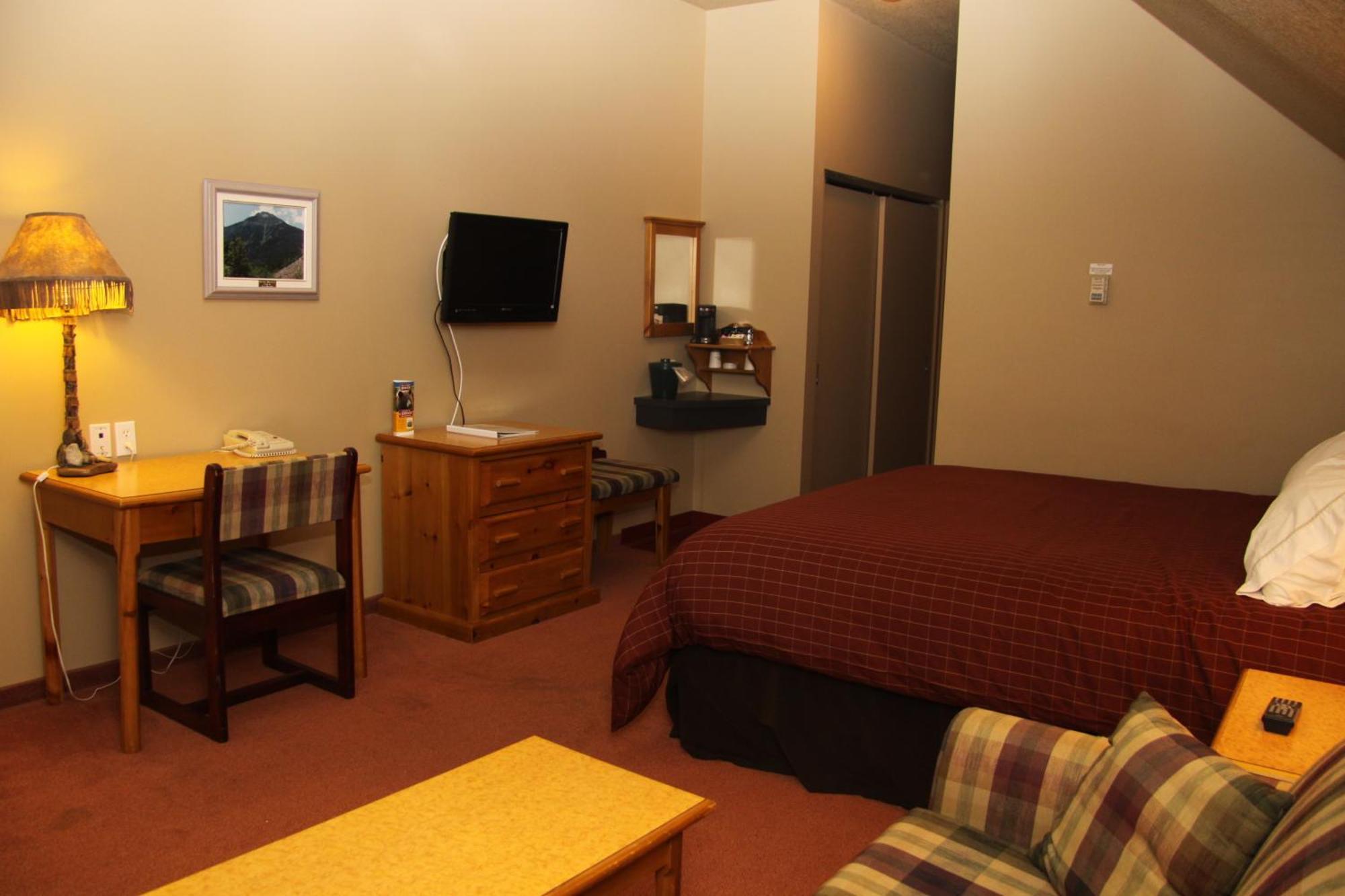 Waterton Lakes Lodge Resort Екстер'єр фото