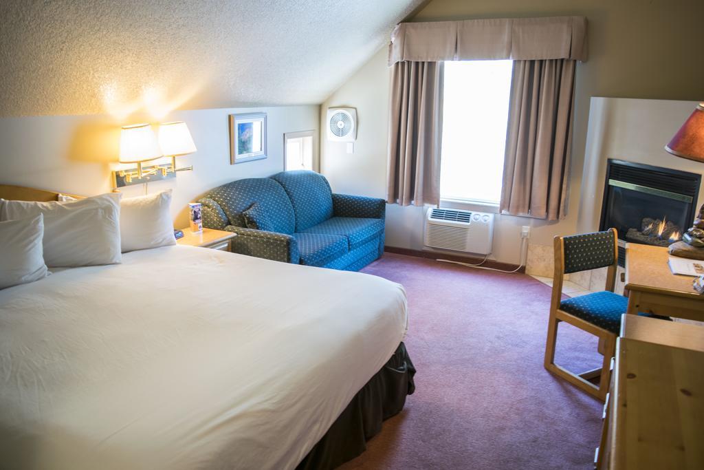 Waterton Lakes Lodge Resort Екстер'єр фото