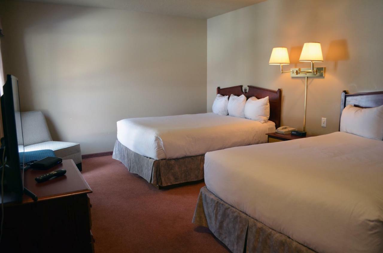 Waterton Lakes Lodge Resort Екстер'єр фото