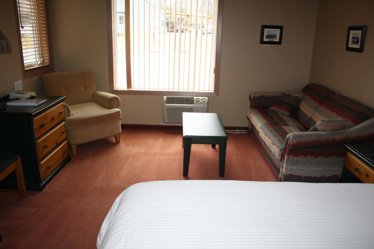 Waterton Lakes Lodge Resort Екстер'єр фото