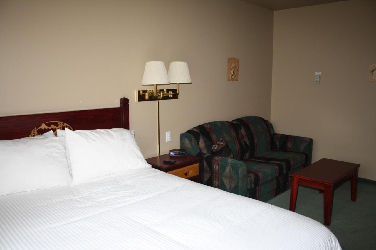 Waterton Lakes Lodge Resort Екстер'єр фото