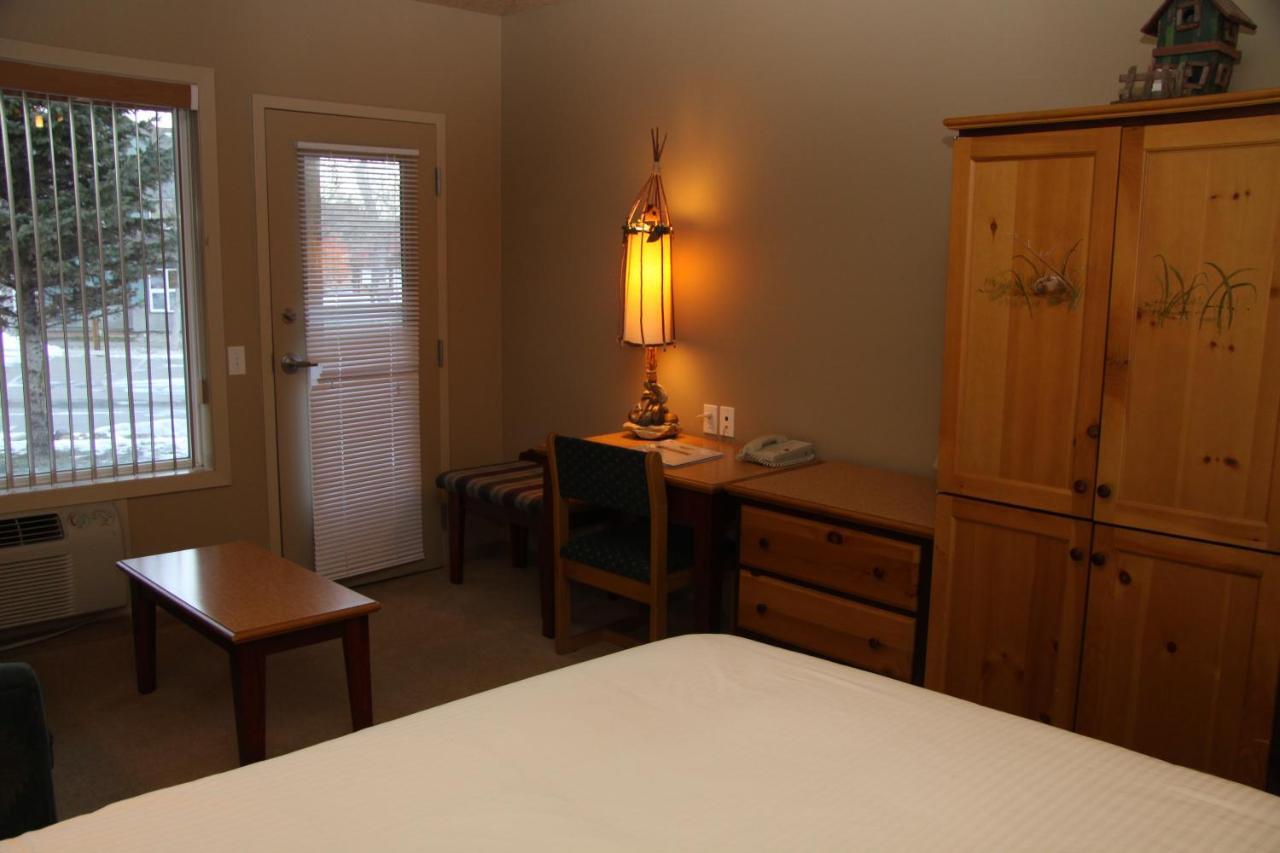 Waterton Lakes Lodge Resort Екстер'єр фото
