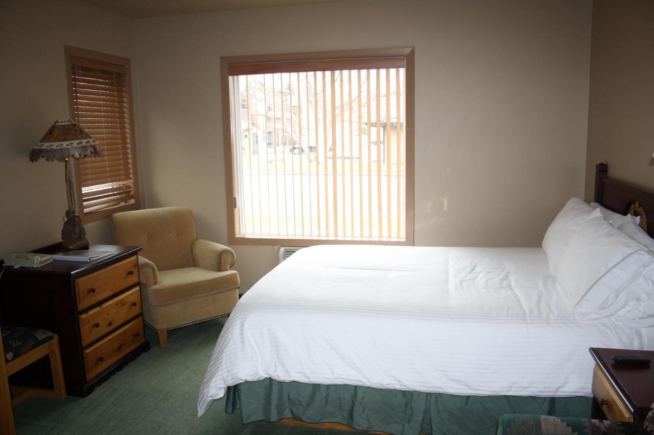 Waterton Lakes Lodge Resort Екстер'єр фото