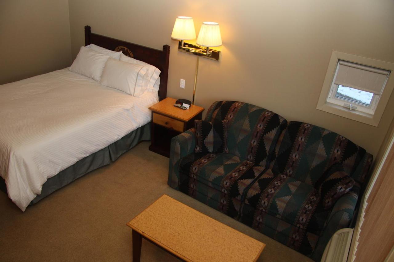 Waterton Lakes Lodge Resort Екстер'єр фото
